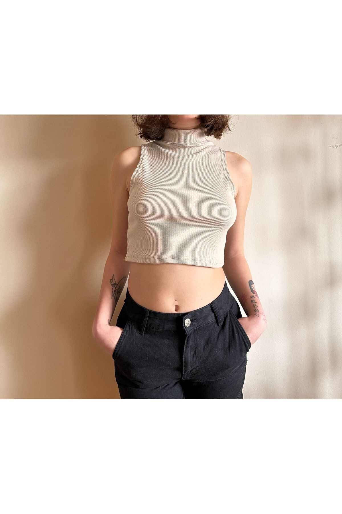 Bej dik yaka kolsuz crop Fitilli kolsuz crop dik yaka body
