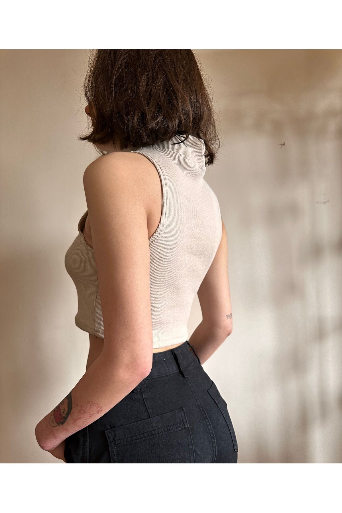 Bej dik yaka kolsuz crop Fitilli kolsuz crop dik yaka body