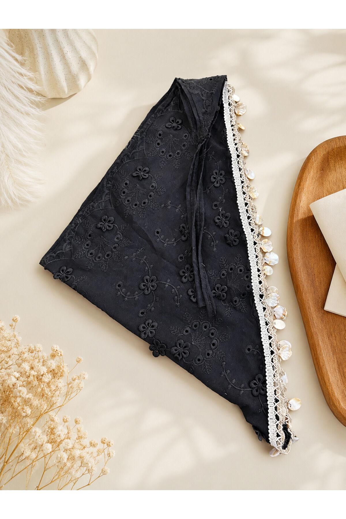 Çiçek İşlemeli Dokulu Bandana Eşarp | Uçları Sallantılı Deniz Kabuklu Dantel Detaylı Pamuklu Bohem Yazlık Saç Bandanası Siyah