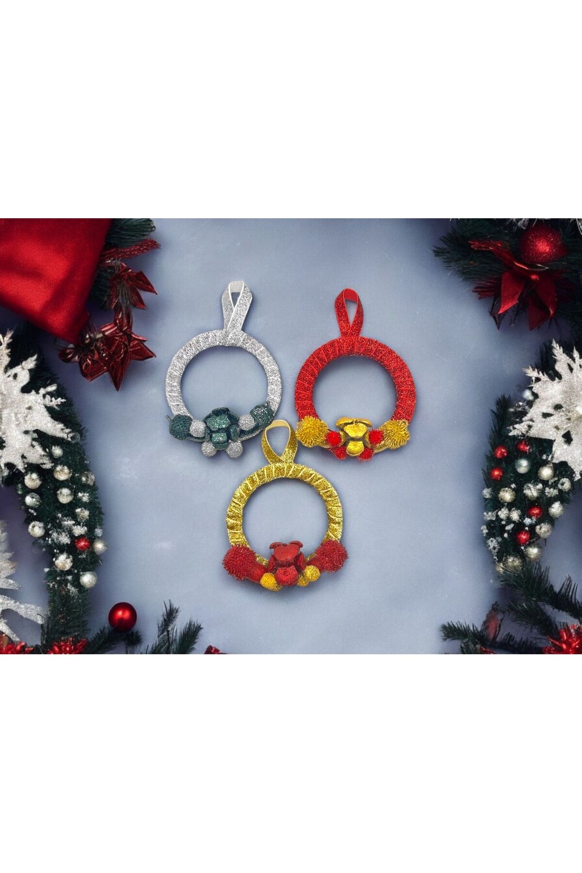3 adet küçük yılbaşı çelenk süsleri duvar, kapı, çam ağacı süsleri palamut kozalak süs 8x8 cm