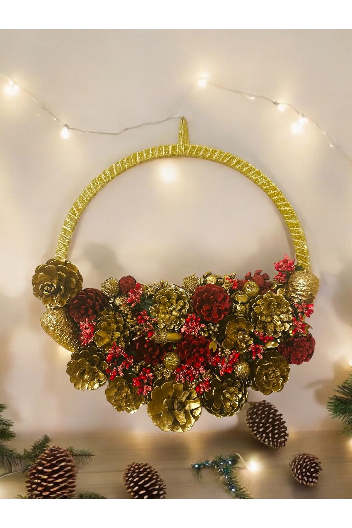 Yılbaşı Kapı Çelenk Yılbaşı Duvar Süsleri Kozalak El Yapımı Yılbaşı Doğal Kapı Süsü 35x35 Cm