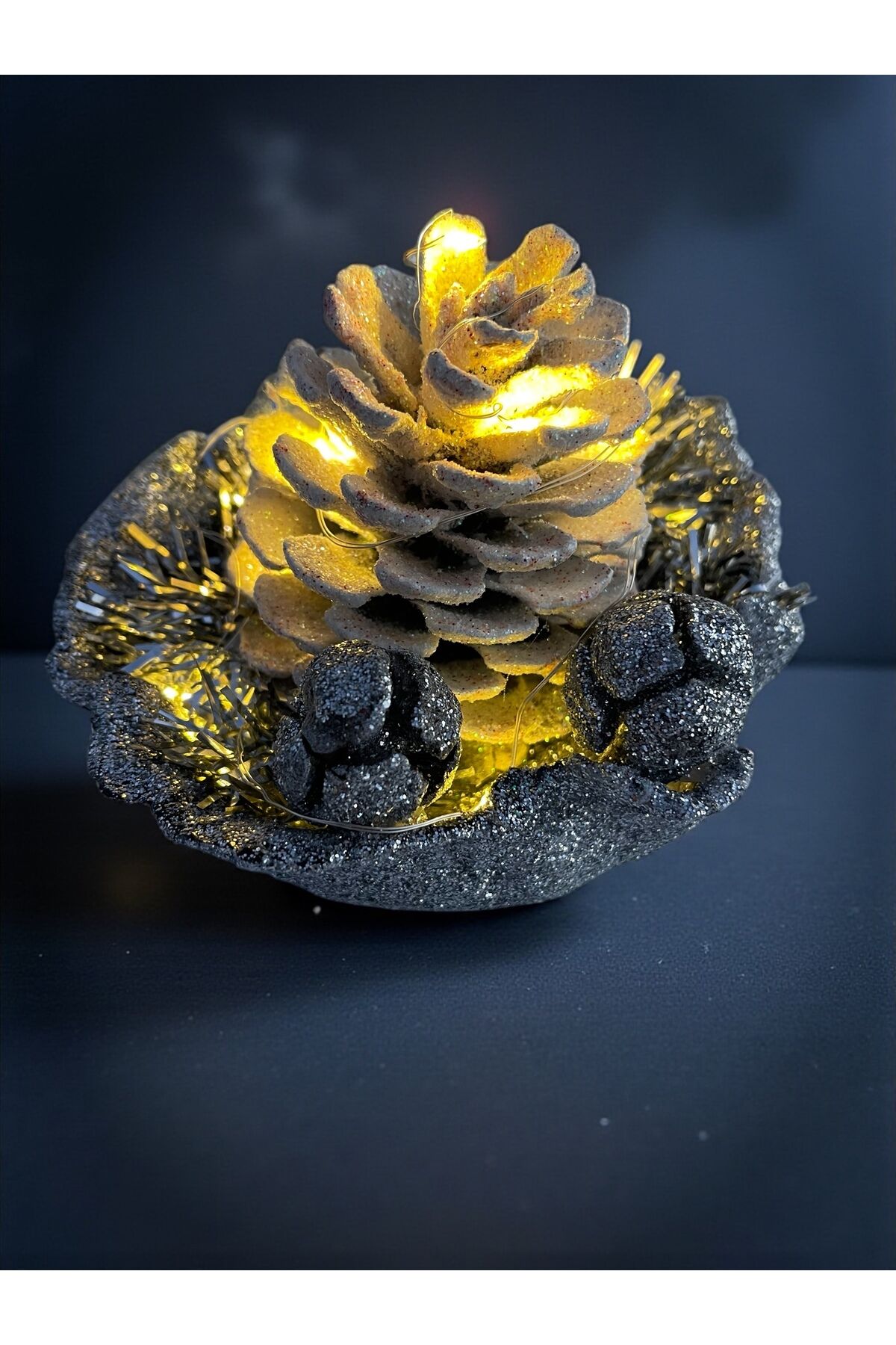 Yılbaşı Masa Dekorasyonu Masa Süsü Renkli Kozalak ışık süslü kozalak 10x10 cm