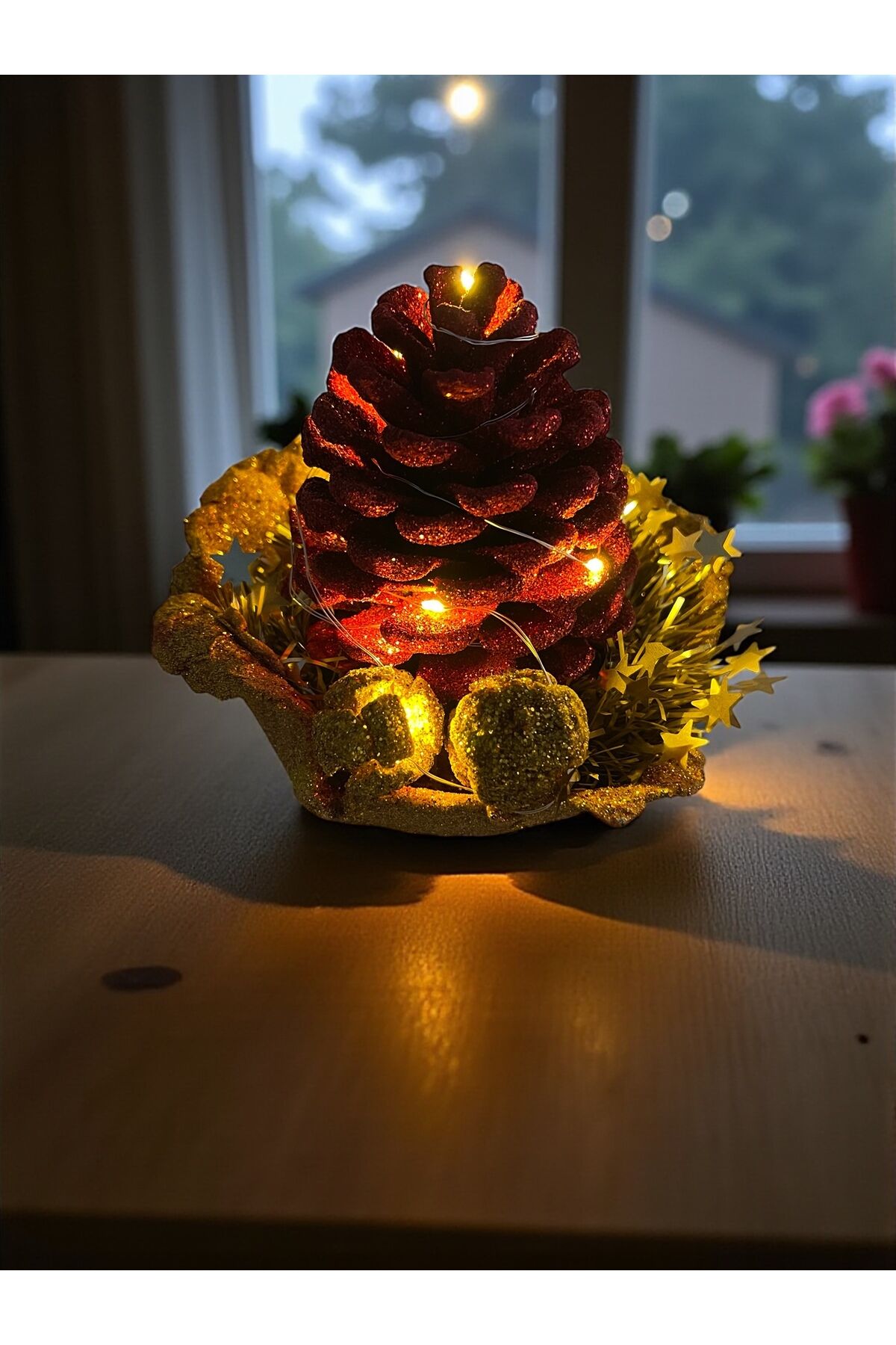 Yılbaşı Masa Dekorasyonu Masa Süsü Renkli Kırmızı Kozalak Işık Süslü Kozalak 10x10 Cm