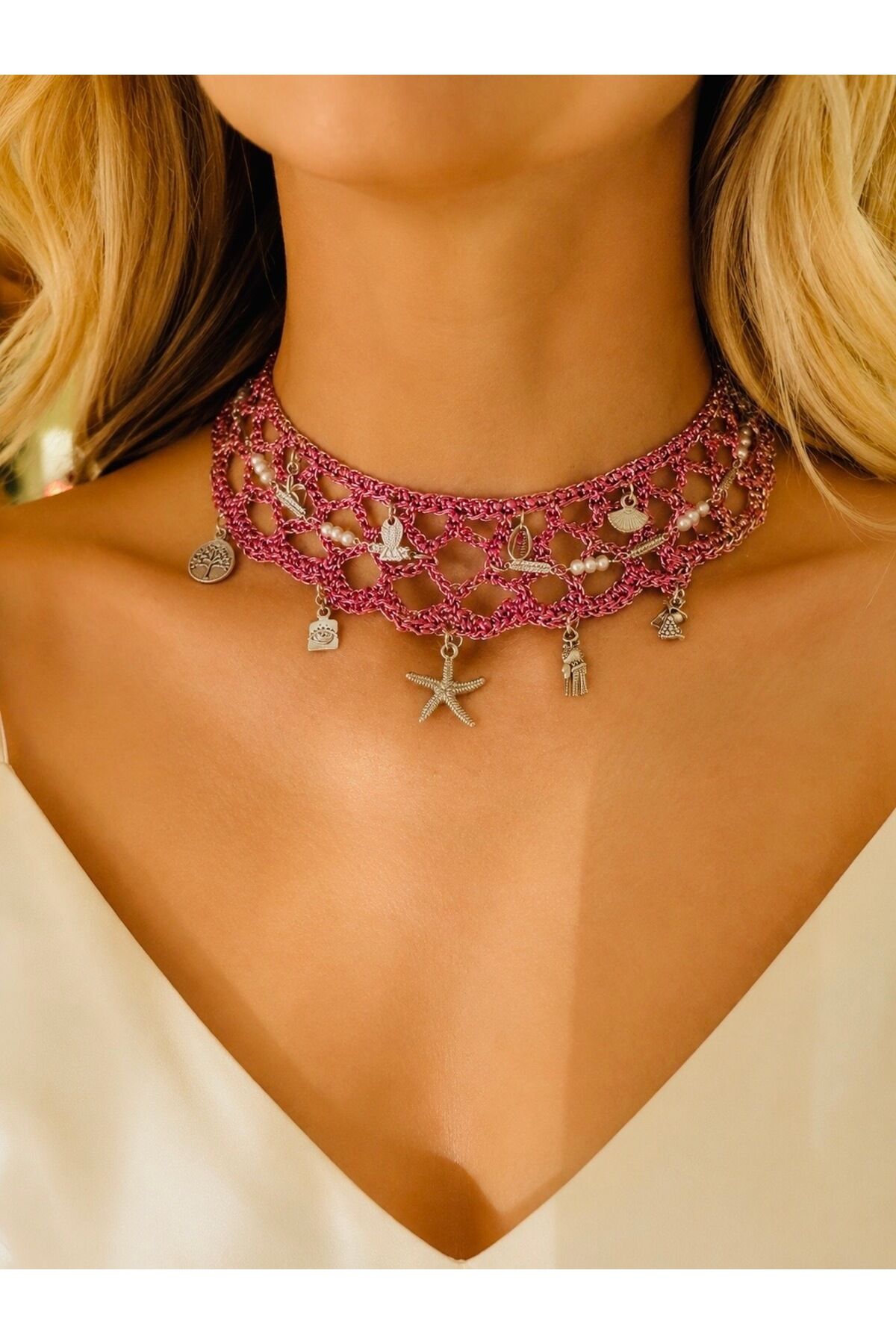 El Yapımı Tığ İşi Örgü Choker Kolye | Pembe Bohem Deniz Temalı Kadın Kolye | İnci ve Charm Detaylı Özel Tasarım