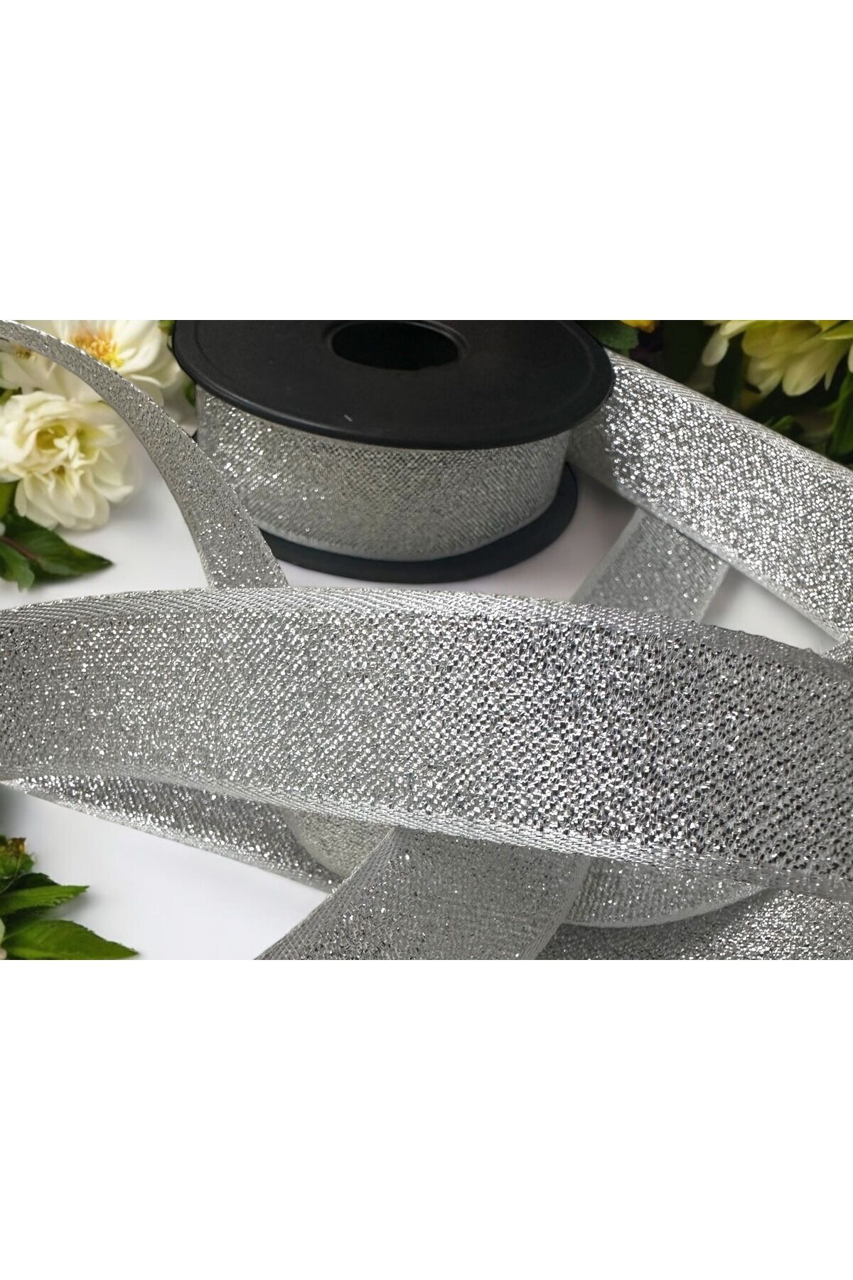 Yılbaşı Paketleme Kurdelesi Simli Paketleme Kurdele  Parlak Paketleme Kurdelesi 2,5 cm 2 m Gri-Gümüş