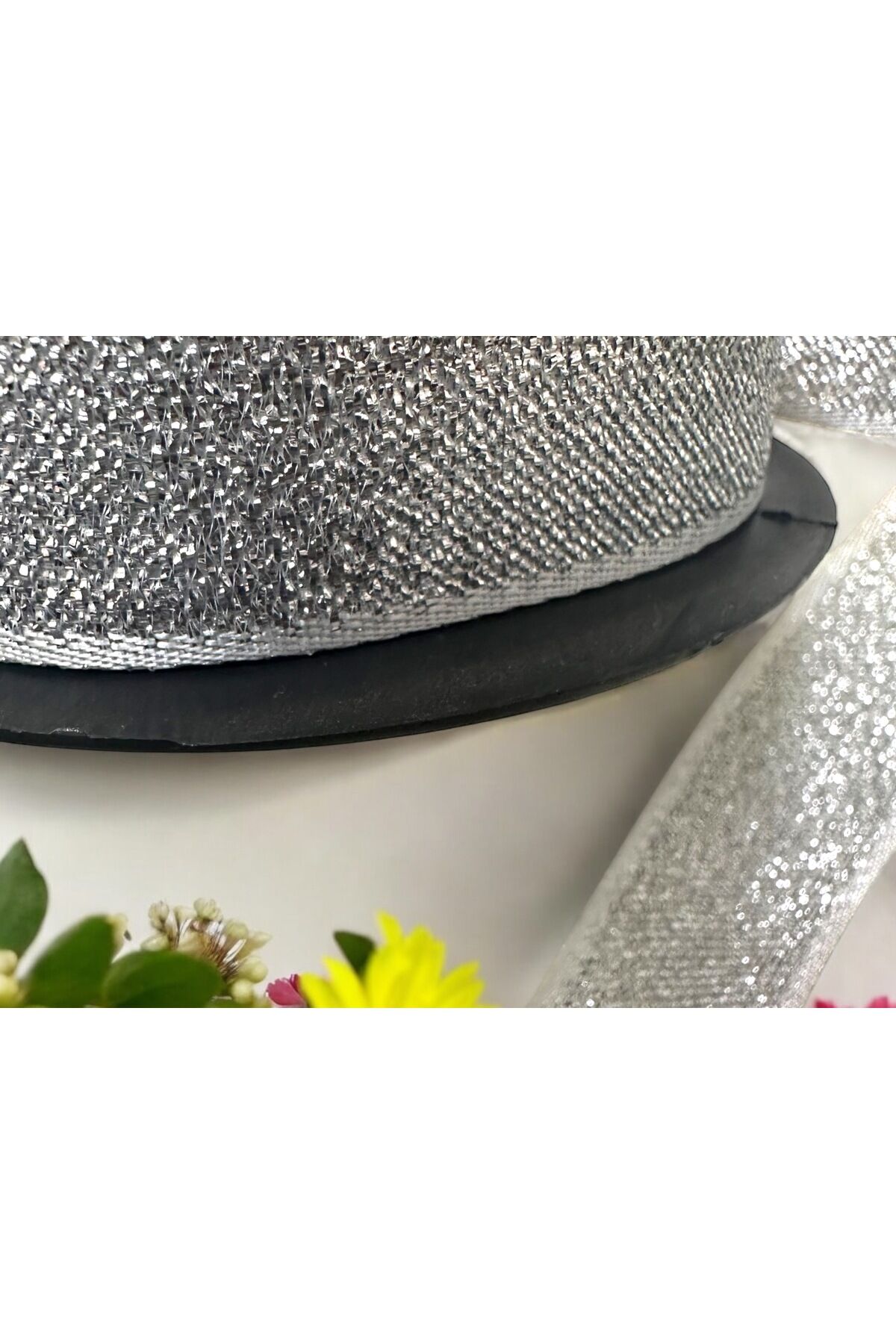Yılbaşı Paketleme Kurdelesi Simli Paketleme Kurdele  Parlak Paketleme Kurdelesi 2,5 cm 2 m Gri-Gümüş