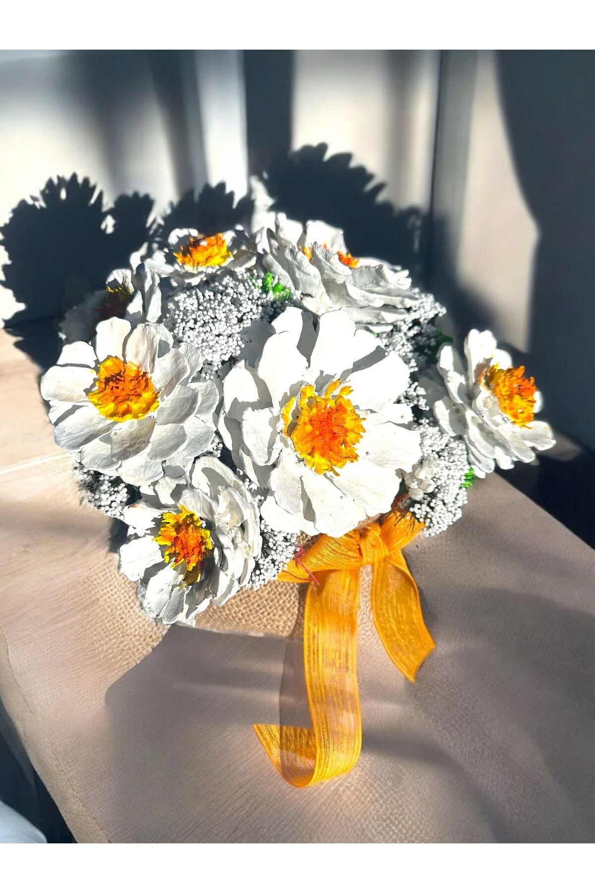 Çiçek Buketi kozalak tasarım solmayan Çiçek Buketi ev hediyesi Sevgililer günü hediye 22x15 cm Beyaz