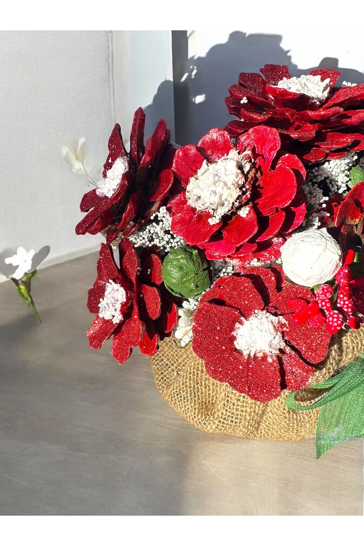Çiçek Buketi kozalak tasarım solmayan Çiçek Buketi ev hediyesi Sevgililer günü hediye 22x15 cm Kırmızı