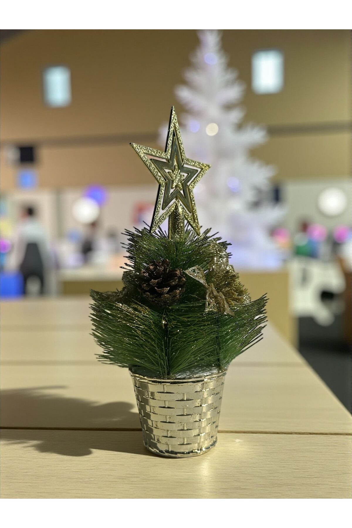 Mini Ağaç Yapay Yılbaşı Ağacı Dekoratif Ev Süsleme noel baba Yıldız temalı 28 cm Altın