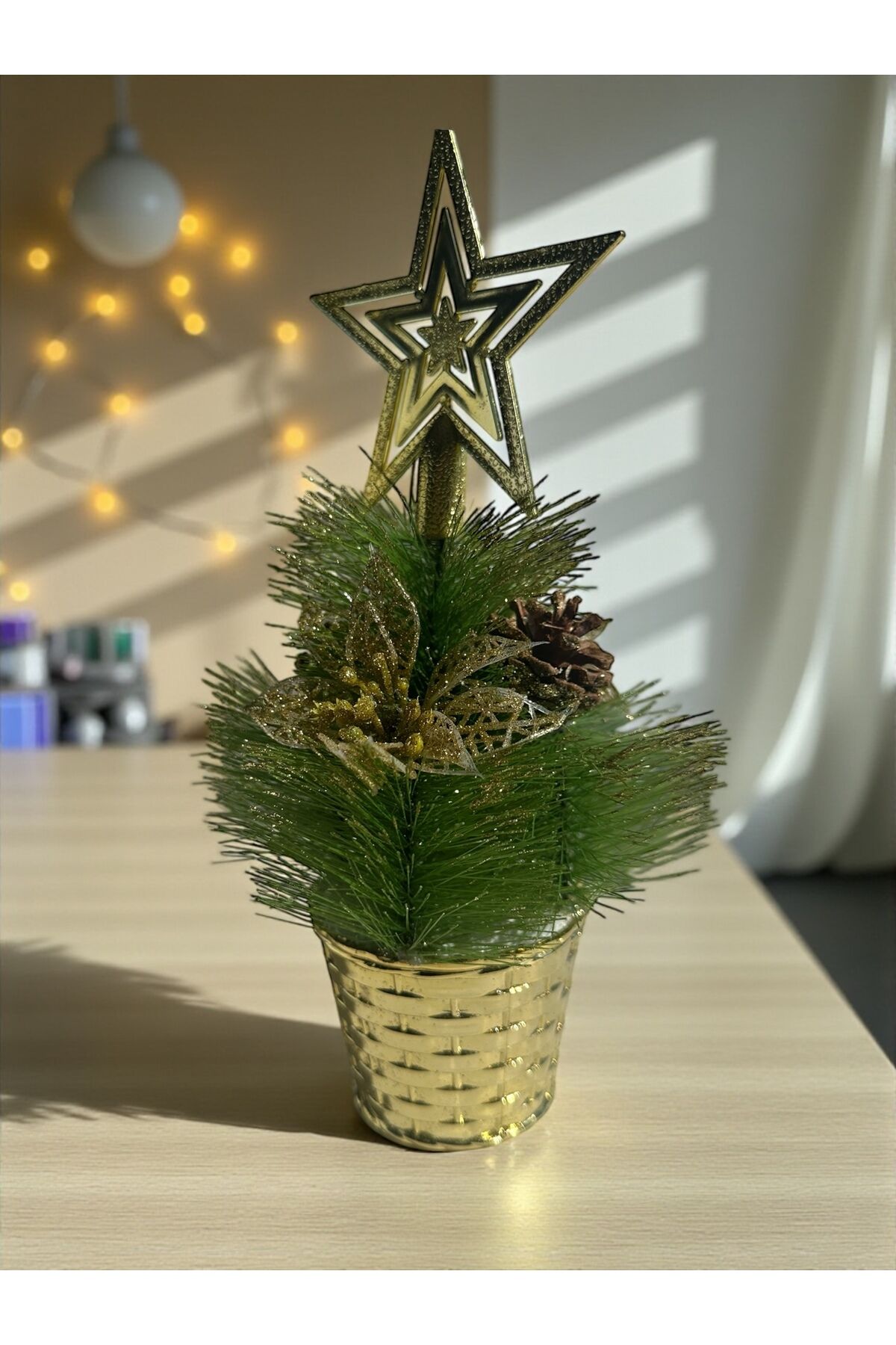 Mini Ağaç Yapay Yılbaşı Ağacı Dekoratif Ev Süsleme noel baba Yıldız temalı 28 cm Altın
