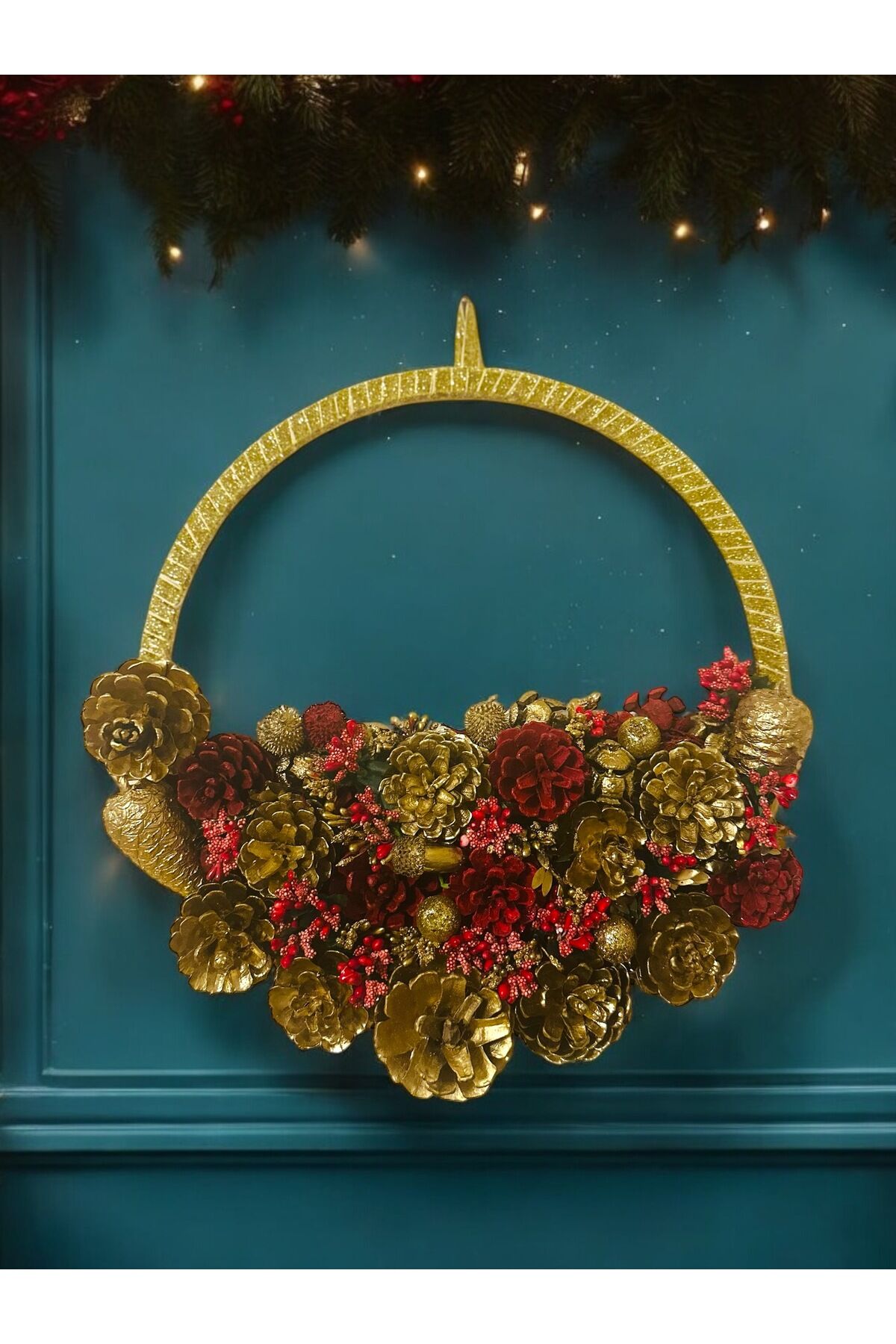 Yılbaşı Kapı Çelenk Yılbaşı Duvar Süsleri Kozalak El Yapımı Yılbaşı Doğal Kapı Süsü 35x35 Cm Altın