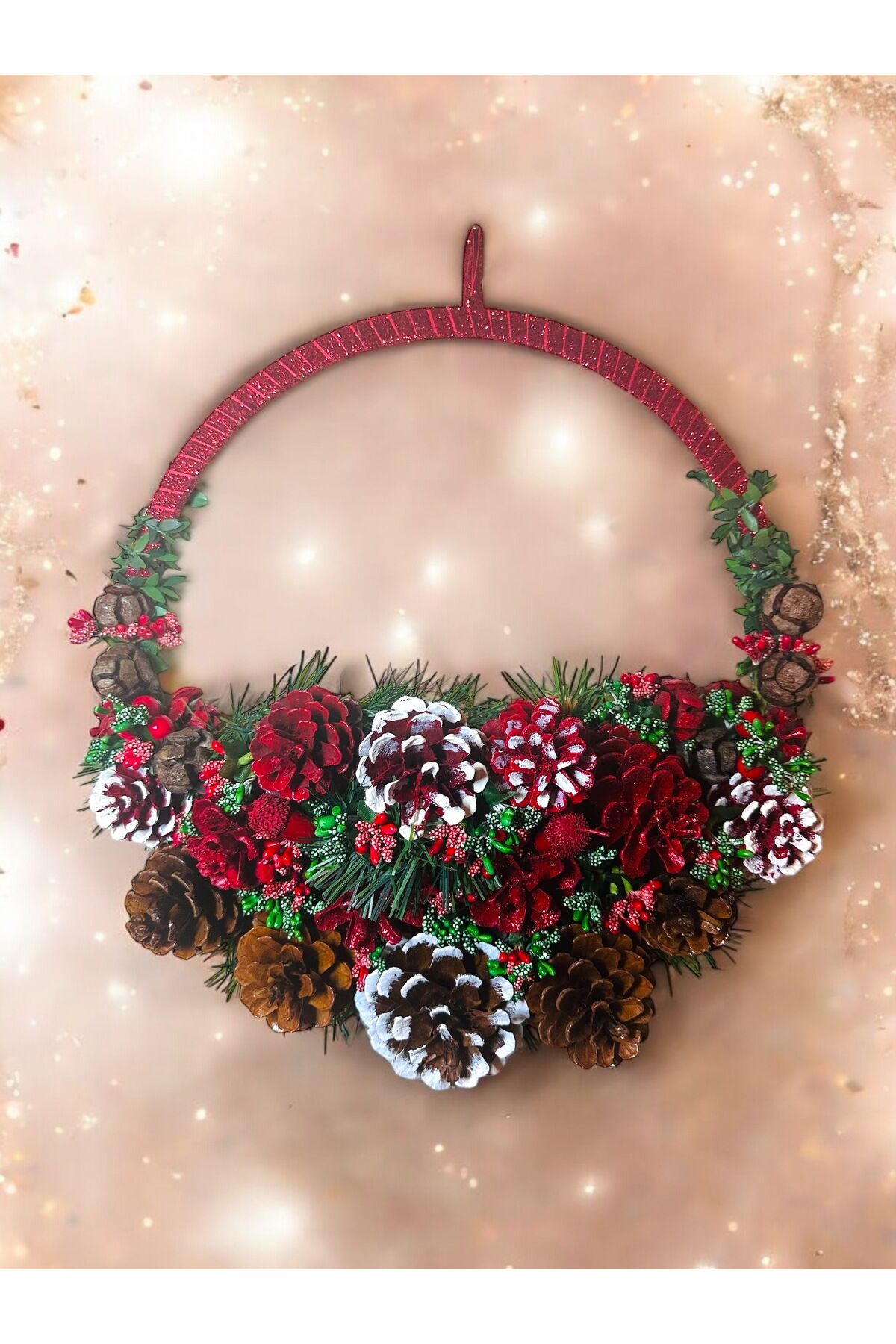 Yılbaşı Kapı Çelenk Yılbaşı Duvar Süsleri Kozalak El Yapımı Yılbaşı Doğal Kapı Süsü 35x35 Cm Kırmızı