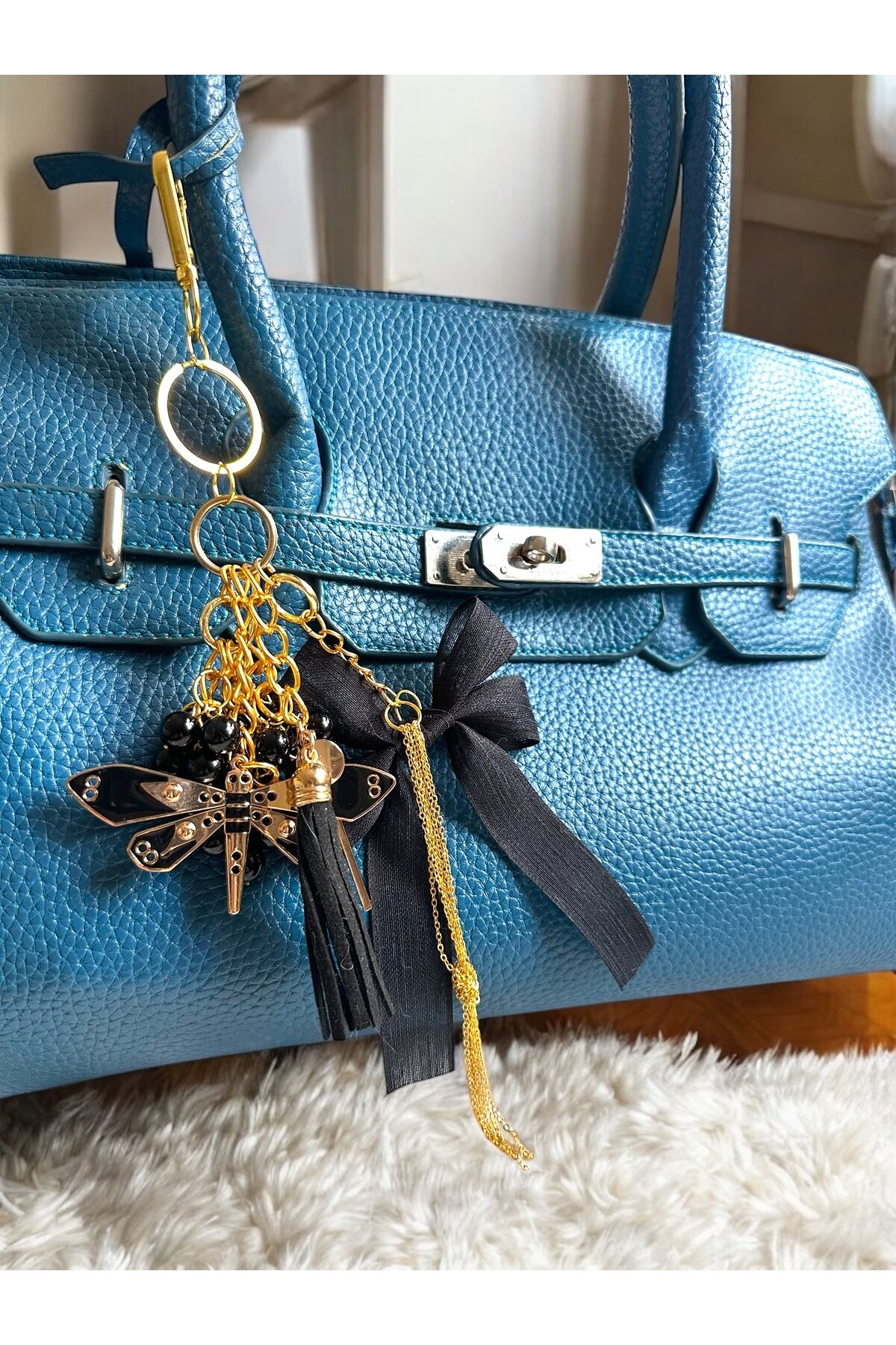 Çanta charm fiyonk,inci, zincir detaylı çanta aksesuarı tasarım anahtarlık charm