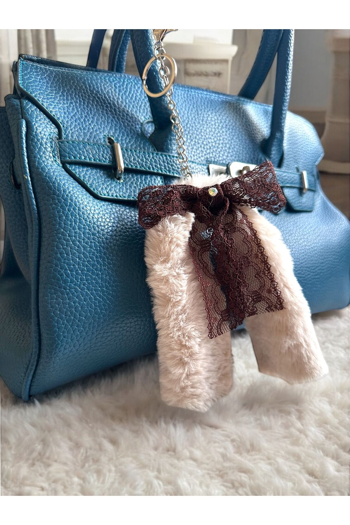 Çanta Charm Kürk Detaylı Fiyonk Charm Peluş Çanta Aksesuarı Peluş Tüylü Anahtarlık