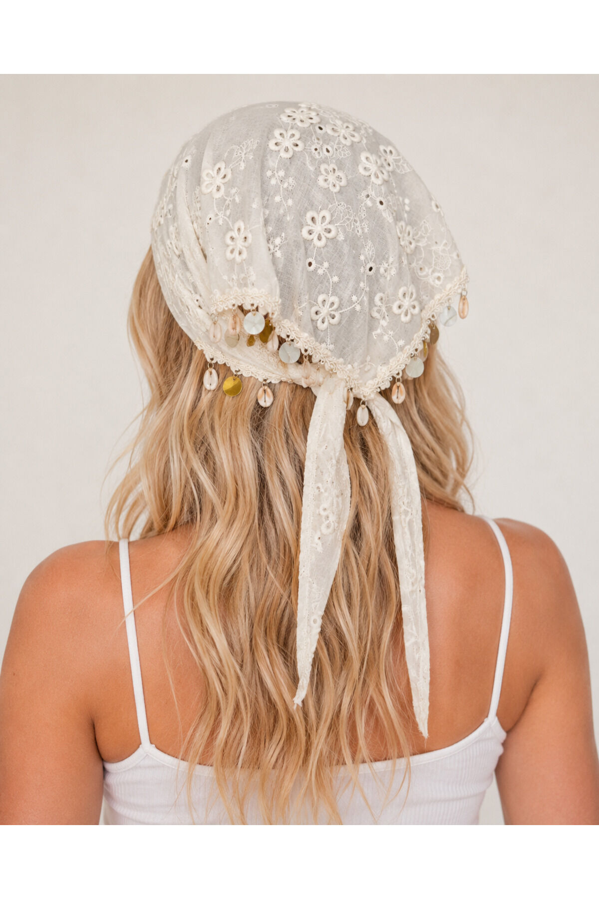 Bohem Dantel Bandana Trend Bandana– İşlemeli Çiçek Desenli, deniz kabuklu Pul Detaylı, Ayarlanabilir Yazlık Başörtüsü & Festival Bandanası